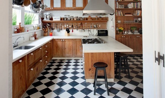 piso de vinil xadrez na cozinha
